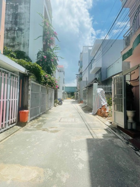 Bán gấp đất đẹp hẻm 5.5m sát ngã ba Lê Văn Việt - Hoàng Hữu Nam. 4.2 tỷ/56.5m2