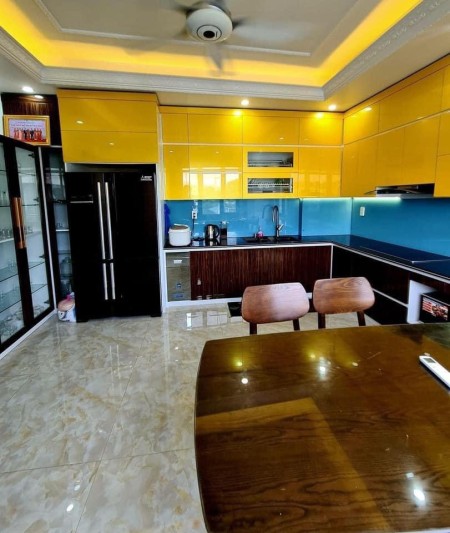 Bán nhà full nội thất Ngô Gia Tự – Long Biên , 47m, xe tải tránh nhau,nhiều tiện ích, nhỉnh 2 tỷ