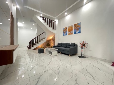 Bán nhà Nguyễn Trãi, nội thất chuyên gỗ đẹp lung linh, 40m2, 5.4 tỷ