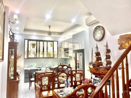 Cực hiếm. Phố Hoàng Ngọc Phách. Ô tô đỗ cửa kinh doanh 40m2x4t giá 7.38 tỷ