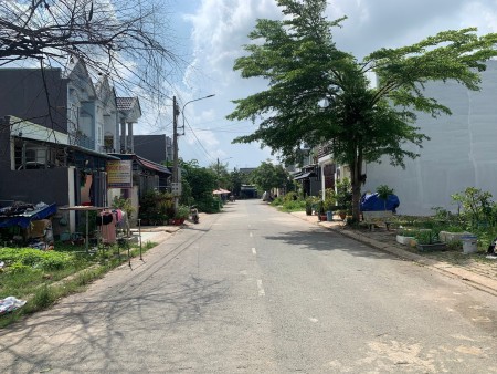 Bán đất ĐH xã Mỹ Hạnh Nam cách TL 824 200m, DT 200m2 đất thổ cư SHR