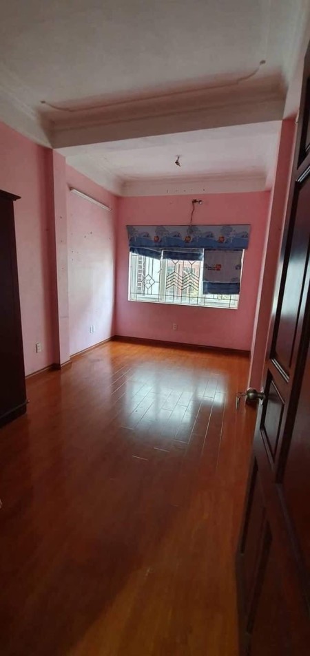 Bỏ phố về quê, người quen nhờ bán nhà Phố Nguyễn Trãi, 45m2 Lô góc , Giá hơn 4 Tỷ