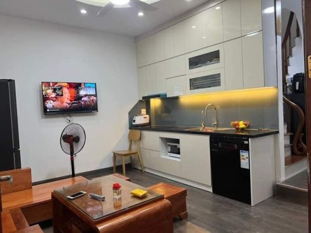 Nhà Đẹp Ngõ Ô Tô 296 Lĩnh Nam, Hoàng Mai 33m, 5 tầng, mặt tiền 3 m, giá 3.3 tỷ.