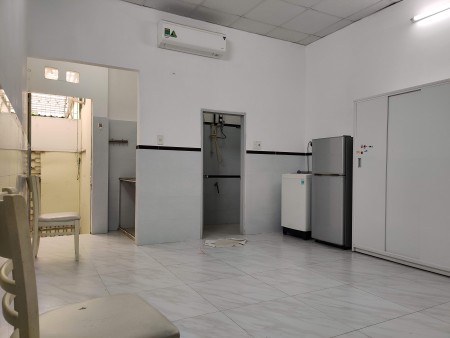 Phòng trọ đường CMT8, Quận 3 rộng rãi thoáng mát