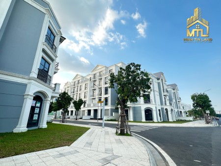 Bán nhanh nhà phô 176m2 Vinhomes Quận 9 giá 22,8 tỷ BTP