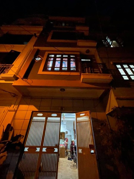 Bán nhà Hoàng Như Tiếp ,tiện ích xung quanh bạt ngàn,oto đỗ cách nhà 10m,38 m2, 4.5 tỷ.