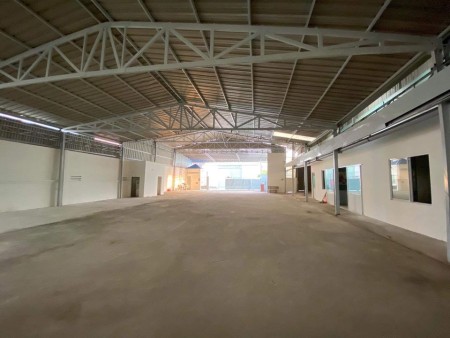 Cho thuê nhà xưởng gia công 1000m2 tại mặt tiền đường Phan Văn Hớn, Hóc Môn.