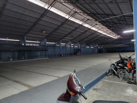 Cho thuê kho xưởng đạt chuẩn 2000m2 mặt tiền đường Nguyễn Tất Thành, Quận 4.