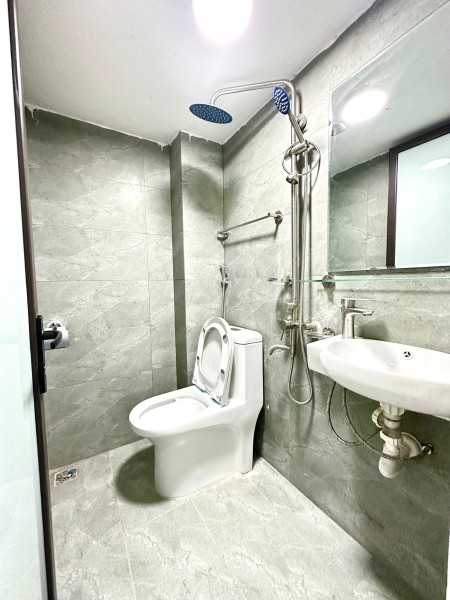 Chính chủ nhờ bán căn nhà tại Văn Chương - Đống Đa, 30m2, 5 tầng, giá 2.95 t