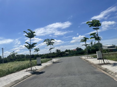 Chính chủ bán lô đất gốc 2 MT đường 16m 126m full thổ cư, view QLN2, Đức Hòa Long An