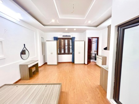 Bán CCMN ngõ 79 Cầu Giấy DT 56m2x6T, lô góc, 9 phòng, full nội thất, gần phố, giá 7.75 tỷ.