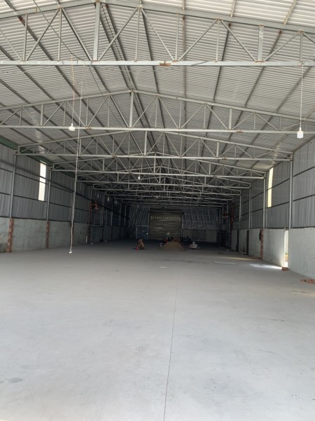 Cho thuê kho xưởng chứa hàng 1600m2 mặt tiền đường Thạnh Lộc 15, Quận 12.
