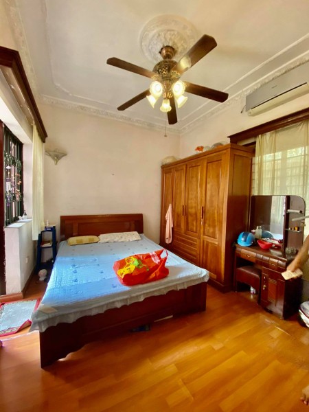 Nhà xây mới, 7 tầng thang máy, mới xây, ô tô đỗ gần, giá 6.5 tỷ.
