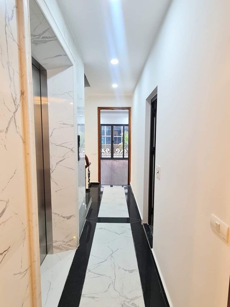 Bán nhà Trương Định 62M 12.5 tỷ, lô góc, gara, thang máy, kinh doanh văn phòng