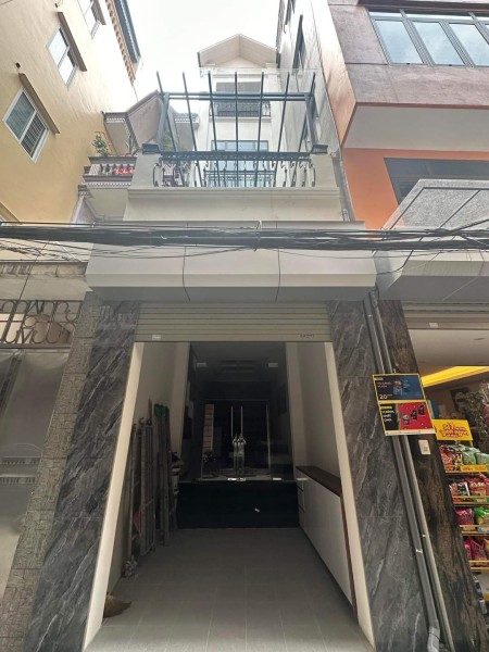 Bán nhà Đê La Thành- 50m ra xã đàn - ô tô đỗ cửa - nhà mới tặng full nội thất