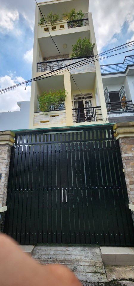 Chính chủ cần bán nhà hẻm xe ô tô.Giá 7.9 tỷ