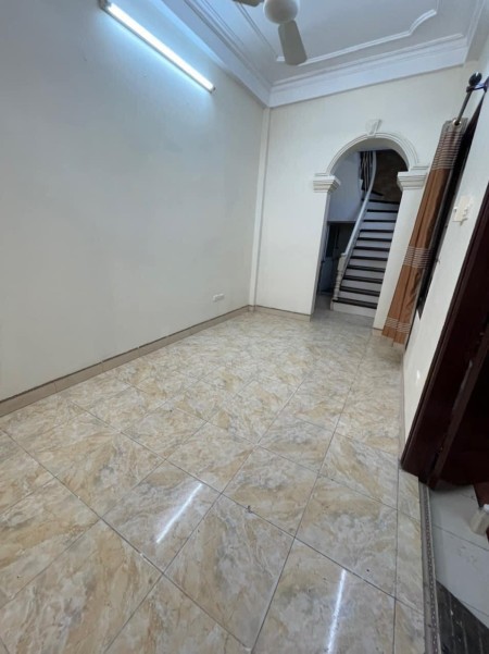 HOT HOT BN NGÕ LAN BÁ, ĐỐNG ĐA, 28M2, 2TỶ,5 tầng,ngõ thoáng