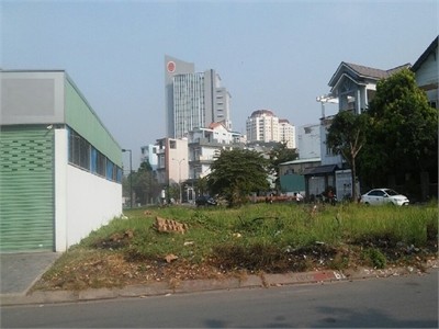 Bán đất ngay mặt tiền đường Lê Văn Lương, phường Tân Phong, quận 7