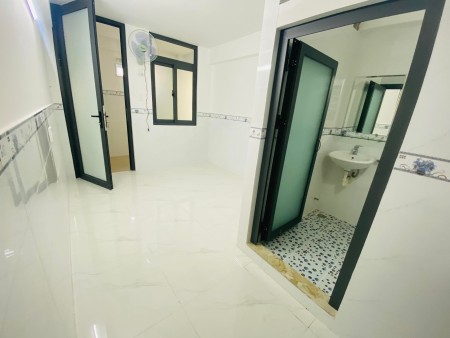 Cho thuê phòng 1 người - nhà thang máy, máy giặt, sẵn giường nệm