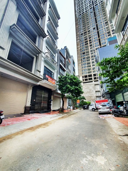 Chủ nhà cần bán trong tháng 6 âm nên giảm sâu Nhà 7 tầng Thang máy DV Vạn Phúc