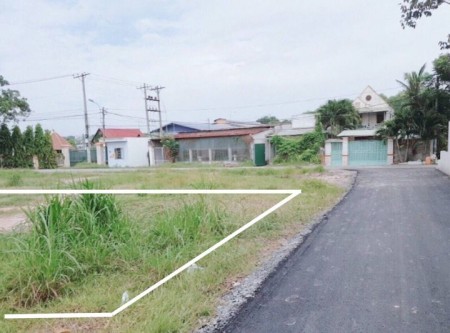 Bán đất trung tâm Bình Dương mặt tiền đường nhựa 12 m. Diện tích: 1006m2 giá chỉ 720 triệu