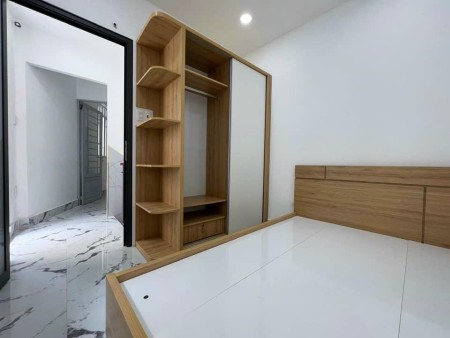 Bán nhà rutng tâm Quận 4, sầm uất, gần đại học Nguyễn Tất Thành, 4x7, nhỉnh 2 tỷ
