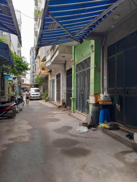 Bán gấp căn nhà 36 Dịch Vọng Hậu. Nhà mới thiết kế hiện đại chỉ hơn 4 tỷ . Đẹp long lanh. Xem ngay