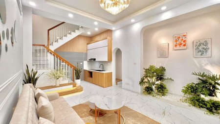 Bán nhà Khâm Thiên, Đống Đa 40m2 x 4 tầng giá chỉ 4.5 tỷ nhà đẹp lung linh - 40M ra mặt phố