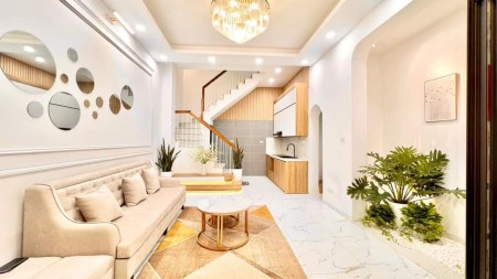 Gia đình có căn nhà 5 tầng mới xây tại Phố Võng Thị - Trung tâm Tây Hồ cần bán