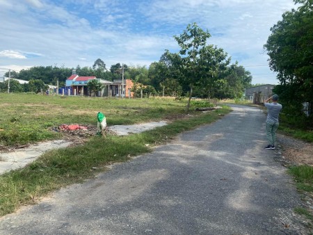 Bán gấp lô đất thổ 189m2 giá 570tr shr tại Ấp Chánh, Hiệp Thạnh, TN