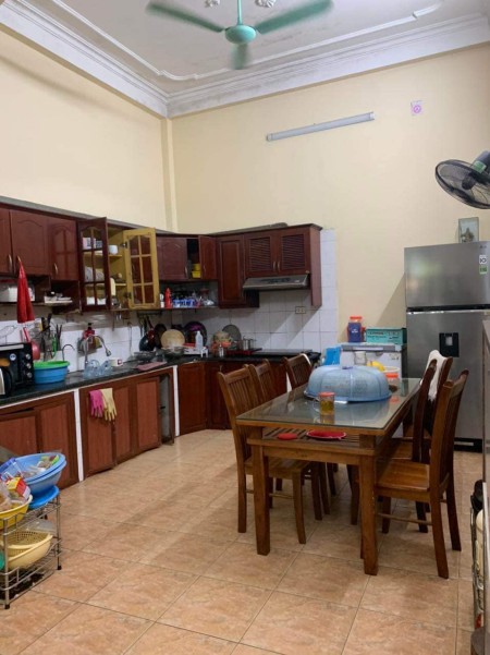 Bán nhà phố Dịch Vọng, Cầu Giấy. 55m2, 4t, Mt 4m, Ô tô vào nhà 6,3ty. Mặt ngõ thông KDoanh, Cực Hiếm