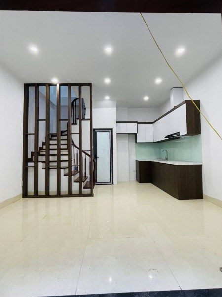 Bán nhà Hoàng Hoa Thám - Nhỉnh 3 tỷ - 5 tầng 40m2 - tặng full nội thất. Nhà đẹp ở ngay