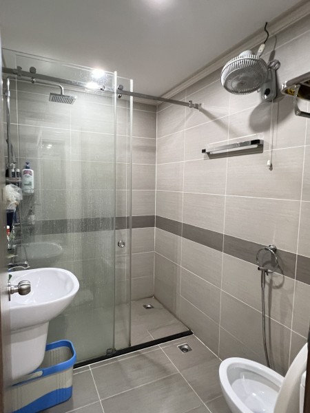 Bán căn hộ 2PN,2WC, 81m2, tầng cao, view đẹp, thoáng mát. Giá : 3tỷ