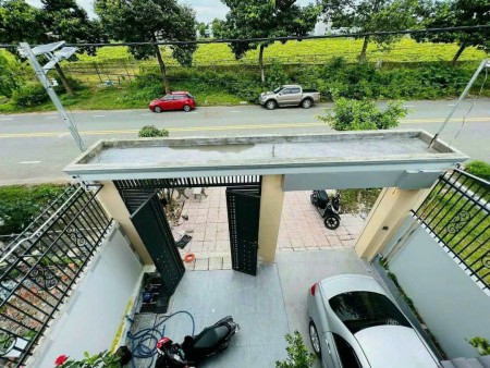 Chủ cần ra bán gấp nhà mặt tiền đường 15m Bình Dương 4,9 tỷ