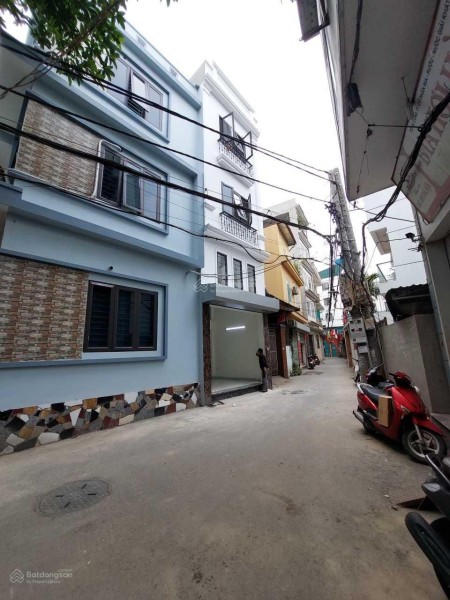 Bán Nhà ngõ 61 Vạn Phúc - Hà Đông. DT:30M - 4 tầng - 3.5 tỷ. Ô TÔ đỗ gần, ngõ to rộng.