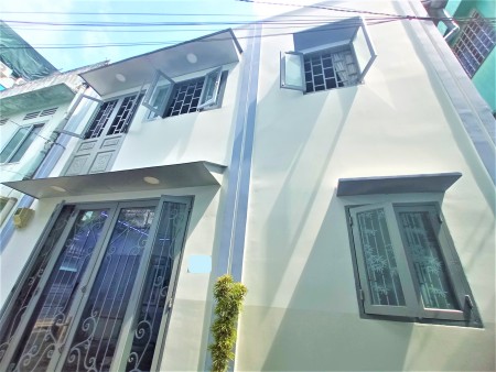 Nhà rẻ đẹp giảm 700tr còn 2tỷ9 ở Phan Đình Phùng, P17, Phú Nhuận