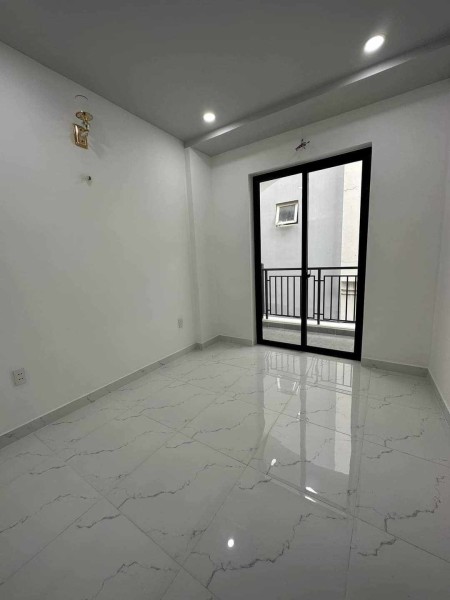Nhà bán oto đỗ trước nhà đường Lý Thái Tổ quận 10, 4 lầu 4PN 3WC, 6.x tỷ