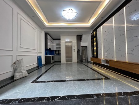 Nhà 5 tầng * 51m2 sổ đỏ, 6 phòng ngủ, thang máy, trung tâm Hoàng Mai