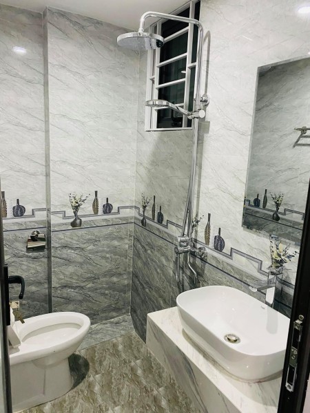 Bán ngay nhà phố Bồ Đề, Long Biên kinh doanh sầm uất, DT 35M2X5 tầng, chỉ 4,XX tỷ