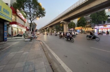 Bán nhà mặt phố - Kinh doanh sầm uất - Vỉa hè rộng chỉ hơn 6 tỷ