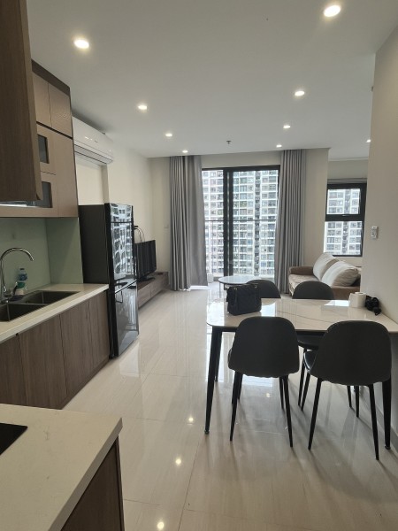 Gấp!Cho thuê căn hộ 2N+1, 2Wc full đồ đẹp 65m2 view bể bơi 11,5tr/tháng Vinhomes Smart City