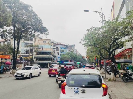 Bán mặt phố Lê Thanh Nghị 125m2 - vỉa hè 6m - 3 mặt thoáng vĩnh viễn - nở hậu - kinh doanh vô địch