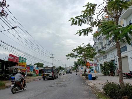 Nền thổ cư mặt tiền đường nhựa 12m, giá tốt