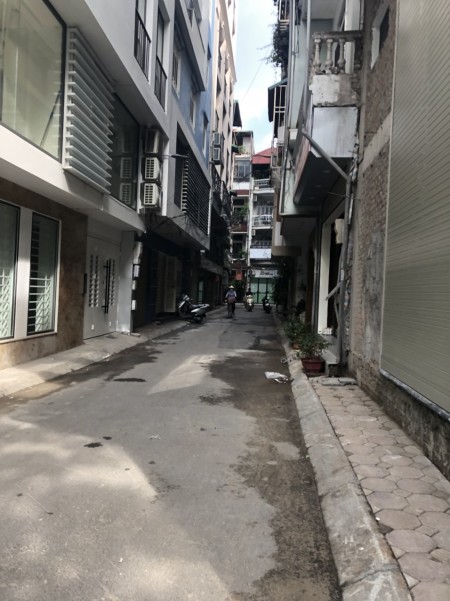 Bán nhà ngõ Nguyên Hồng, 5 tầng, 42M2, giá 6,2 tỷ