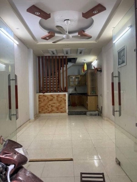 Cho thuê nhà Nguyên Căn Hồ Tùng Mậu giá rẻ Ngõ nông DT 38m2, 3 ngủ, Full đồ. Giá 10tr (TL)