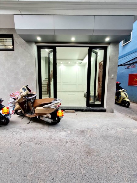 Gia đình có căn nhà mới xây tại Phố An Dương,Tây Hồ cần bán 40m, 5 tầng, giá 8 tỷ