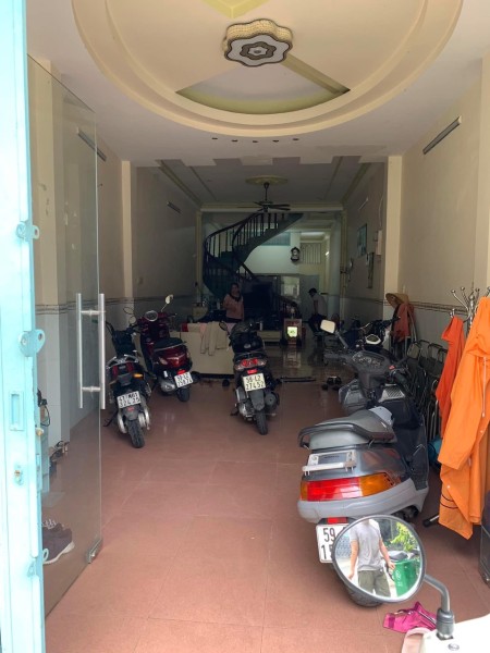 Chính chủ cần gã gấp nhà mặt tiền đường Ba Đình - quận 8