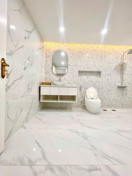 Siêu phẩm Cầu Giấy, phố Hoa Bằng - Diện tích 39M2 - Gía nhỉnh 5 tỷ