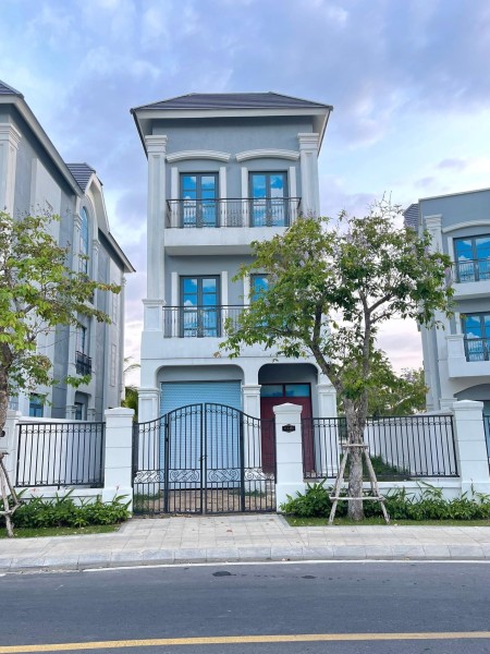 Cần thuê Nhà Phố Đường Vinhomes Grand Park TP. Thủ Đức 5 Tầng, DT 10x18m, 70 Tr/tháng