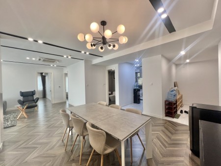 Cho thuê căn hộ tòa E4, 3 ngủ full đồ tại Ciputra Hà Nội